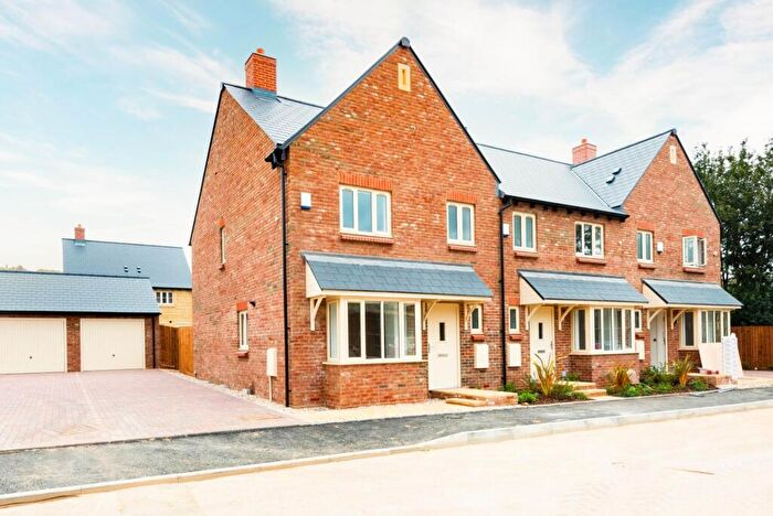 3 Bedroom End Of Terrace House For Sale In Payne Place, Oxfordshire, OX29