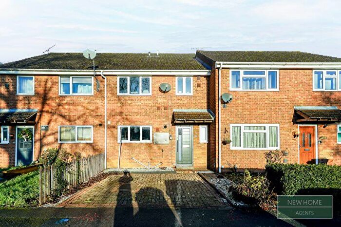 4 Bedroom Terraced House For Sale In Queens Road, Carterton, OX18