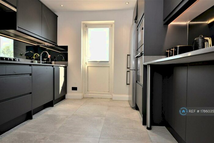 2 Bedroom Flat To Rent In Marlborough Road, Bounds Green, N22