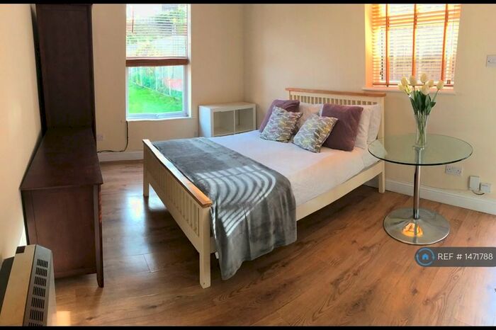 Studio To Rent In Crewys Road, London, NW2