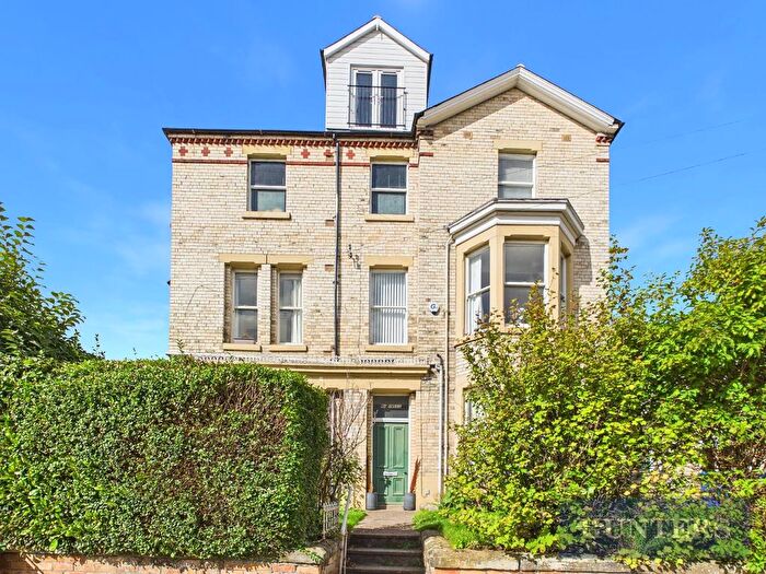 3 Bedroom Flat For Sale In Cromwell Terrace, Scarborough, YO11