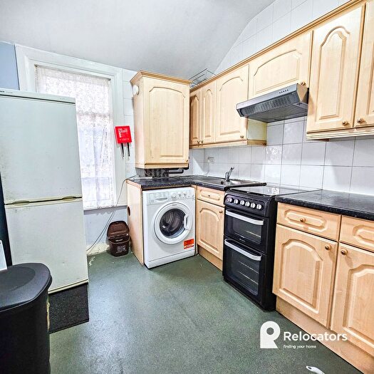 2 Bedroom Flat To Rent In Harold Road, Leytonstone, E11