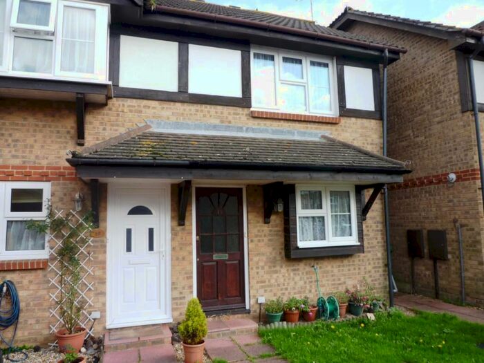 2 Bedroom End Of Terrace House To Rent In Grassmere Close, Beaumont Park, BN17