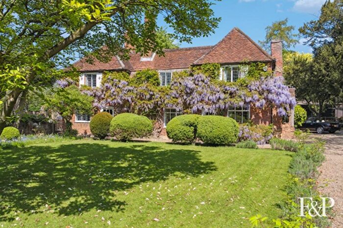5 Bedroom Country House For Sale In Stoke Poges, Buckinghamshire, SL2