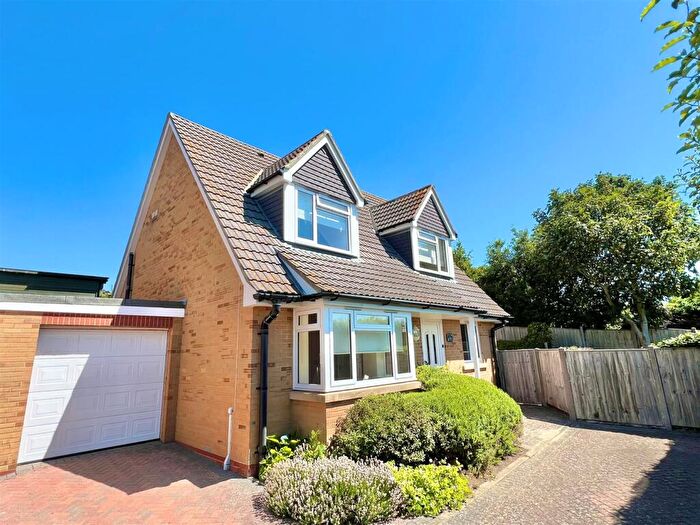 4 Bedroom Detached House For Sale In Freshwater, Isle Of Wight, PO40