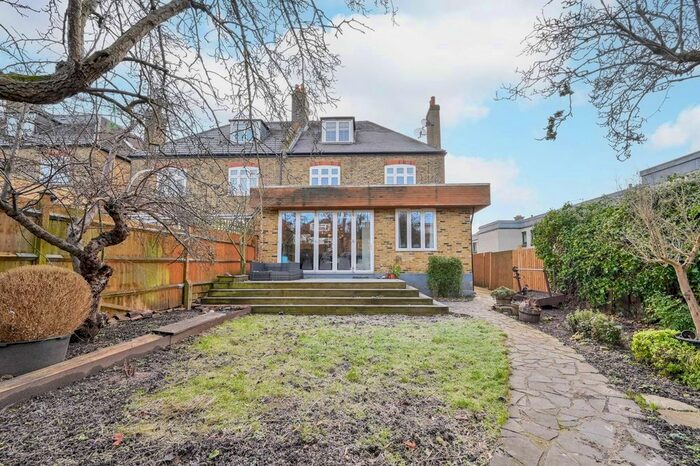 3 Bedroom Flat To Rent In Prentis Road, Streatham, London, SW16