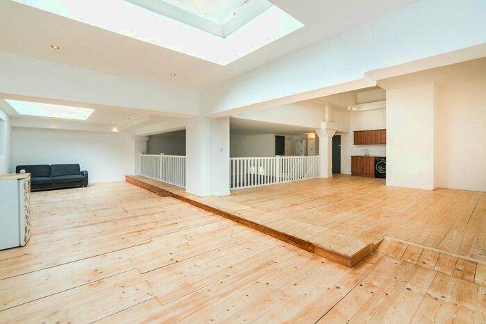 2 Bedroom Flat To Rent In Somerford Grove, London, N16