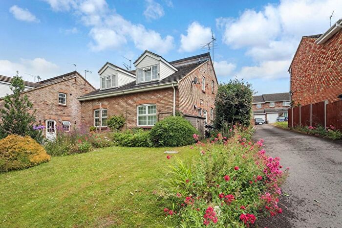 1 Bedroom Town House To Rent In Hunters Close, Tring, HP23