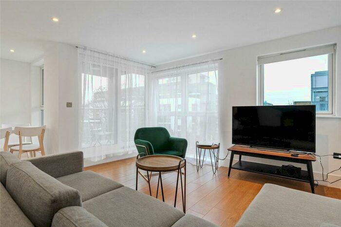 2 Bedroom Apartment For Sale In Shepherdess Walk, Islington, London, N1