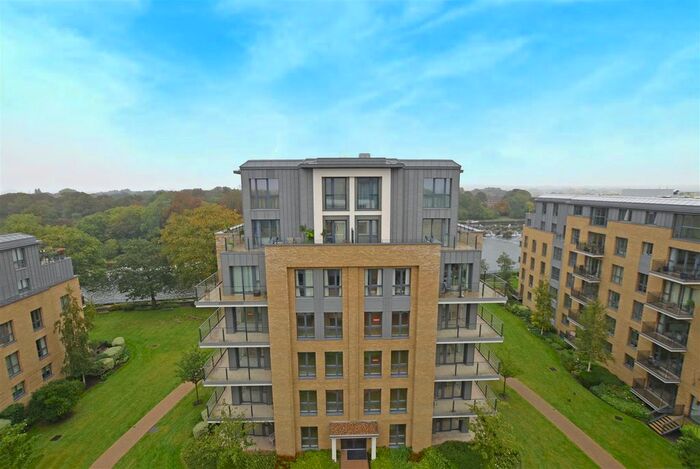 3 Bedroom Flat To Rent In Pinewood Gardens, Teddington, TW11