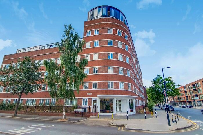 2 Bedroom Flat To Rent In Sandhurst Court, Brixton, London, SW2