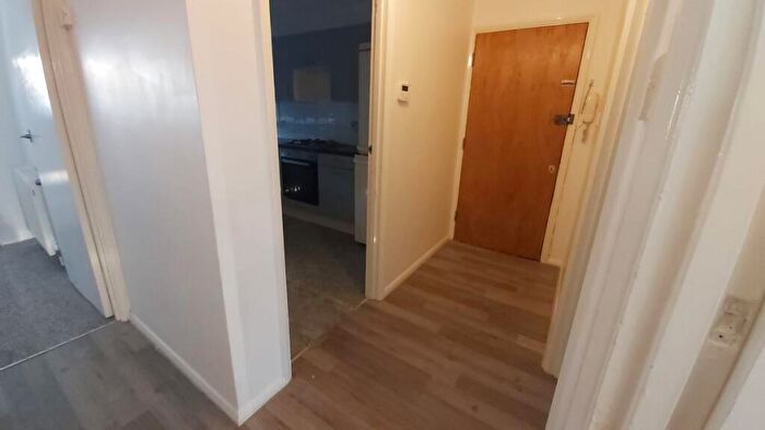 2 Bedroom Flat To Rent In Howard Road, SE25