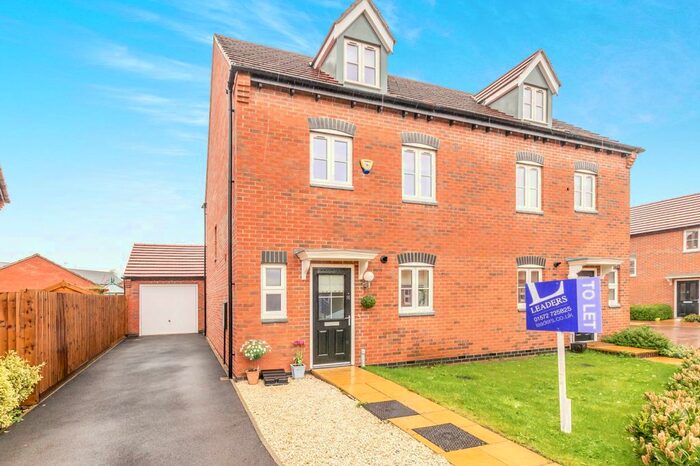 4 Bedroom Semi-Detached House To Rent In Prince George Avenue, Oakham, LE15