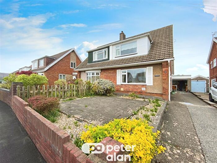 3 Bedroom Bungalow To Rent In Derwent Drive, Cwmbach, Aberdare, CF44