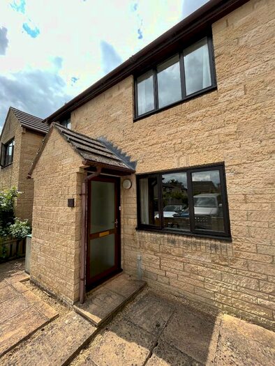 1 Bedroom Cluster House To Rent In St. Johns Drive, Carterton, Oxfordshire, OX18