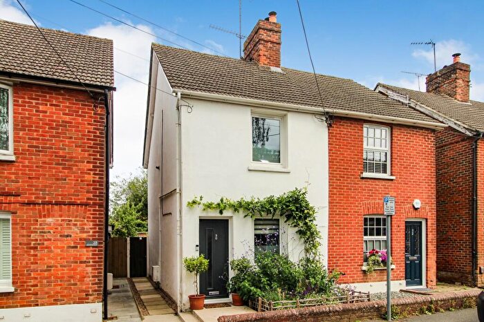 2 Bedroom Semi-Detached House For Sale In Malthouse Road, Crawley, West Sussex., RH10