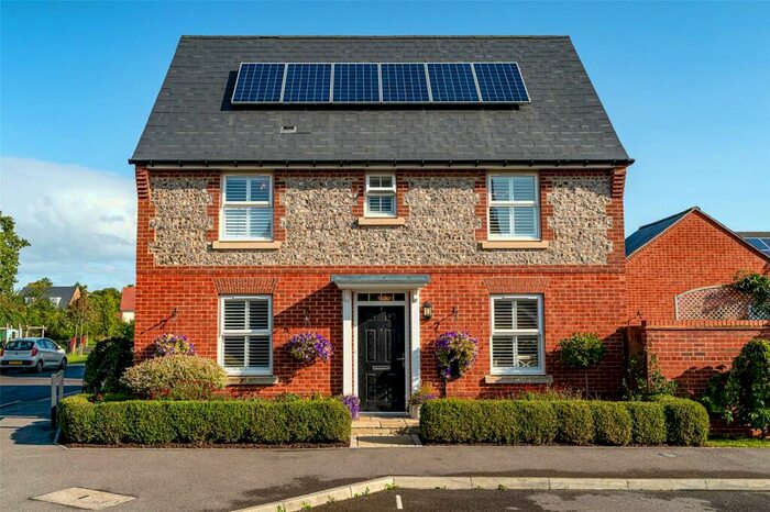 3 Bedroom Detached House To Rent In Lagden Gardens, Angmering, Littlehampton, West Sussex, BN16