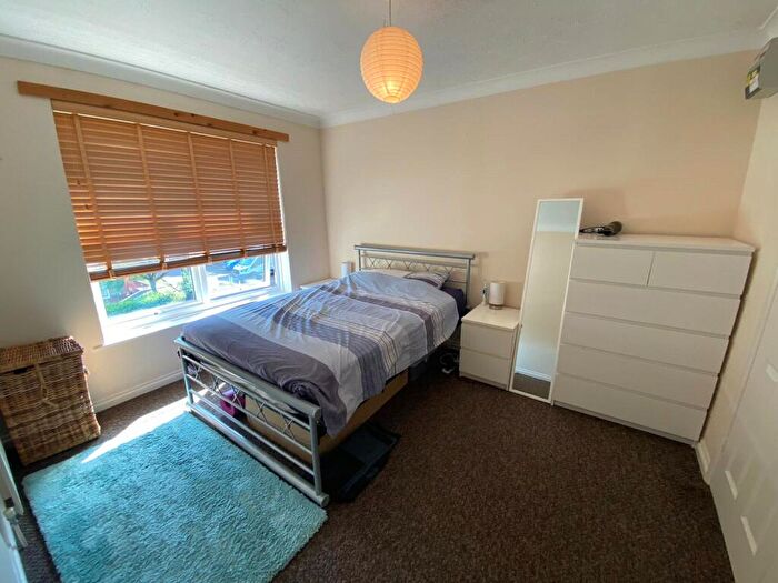 2 Bedroom Apartment To Rent In Warren Down, Bracknell, Berkshire, RG42