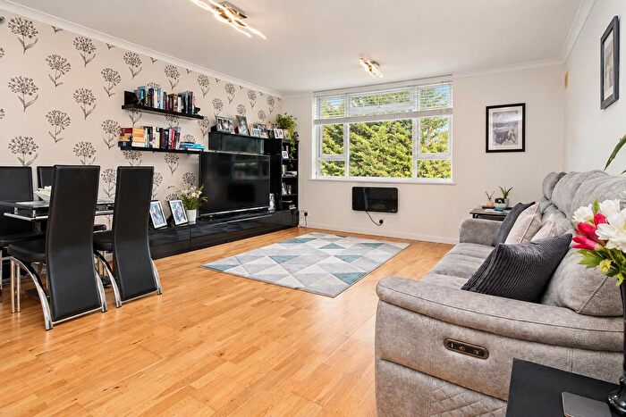 2 Bedroom Flat For Sale In Holt Close, Elstree, WD6