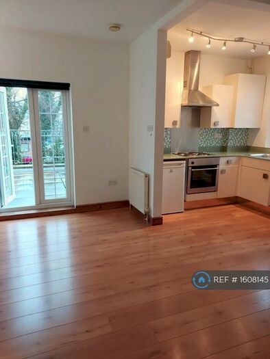 1 Bedroom Flat To Rent In West Wycombe Road, High Wycombe, HP11