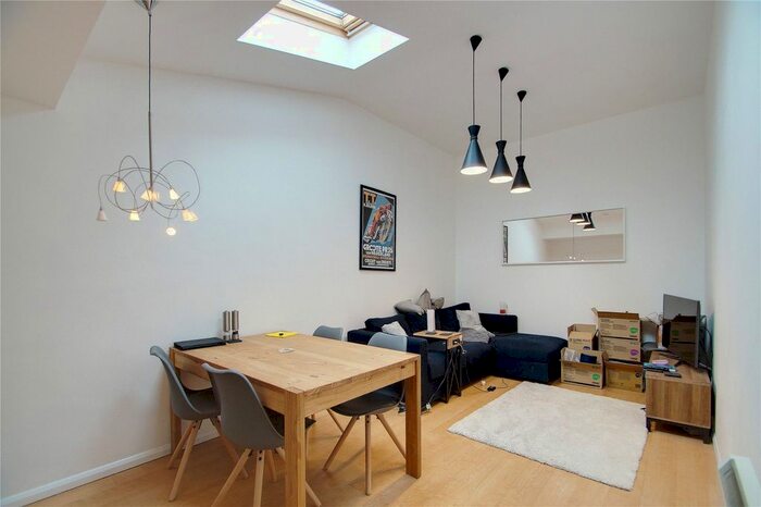 2 Bedroom Flat To Rent In Middle Way, Chinnor, OX39