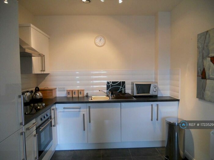 1 Bedroom Flat To Rent In Commercial Street, Morley, Leeds, LS27