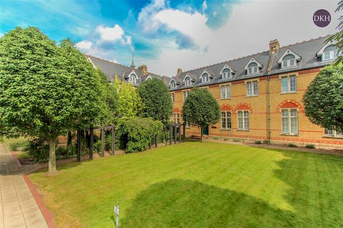 2 Bedroom Flat To Rent In Aston Close, Watford, Hertfordshire, WD24