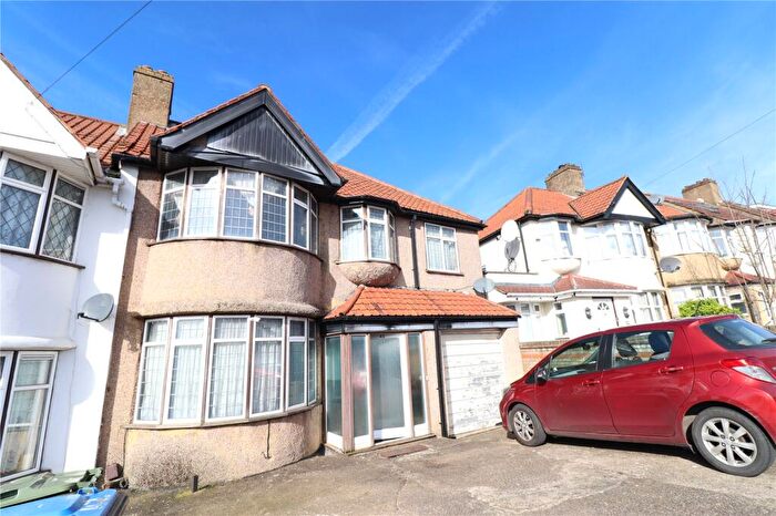 4 Bedroom Semi Detached House For Sale In The Grove, Kingsbury, London, NW9