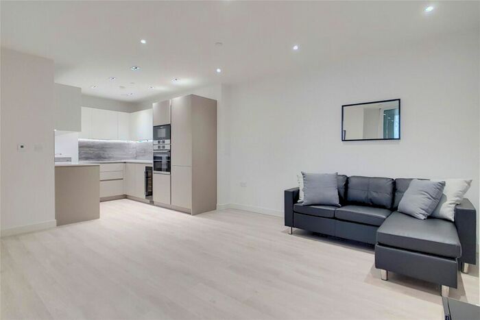 2 Bedroom Flat To Rent In Woodberry Down London, N4