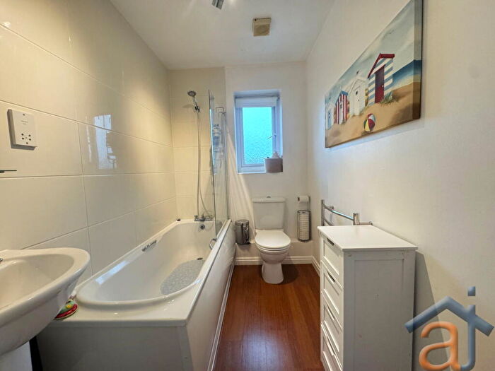 2 Bedroom Flat For Sale In Canal View Court, L21