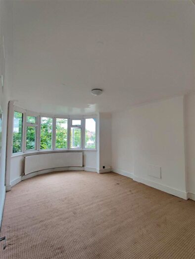 1 Bedroom Maisonette To Rent In Watford Way, Hendon, NW4