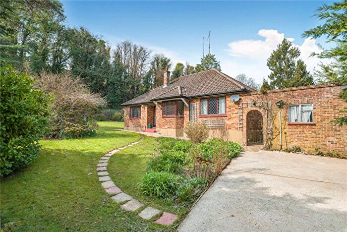 3 Bedroom Bungalow For Sale In St. Aubyns Close, South Orpington, Kent, BR6