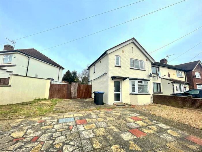 3 Bedroom House To Rent In Stoneleigh Avenue, Enfield, EN1