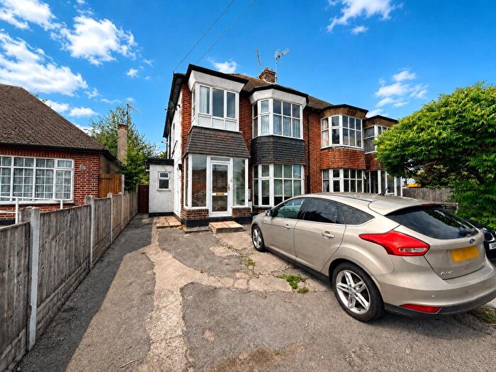 1 Bedroom Apartment For Sale In Prince Avenue, Southend-on-Sea, Essex, SS2