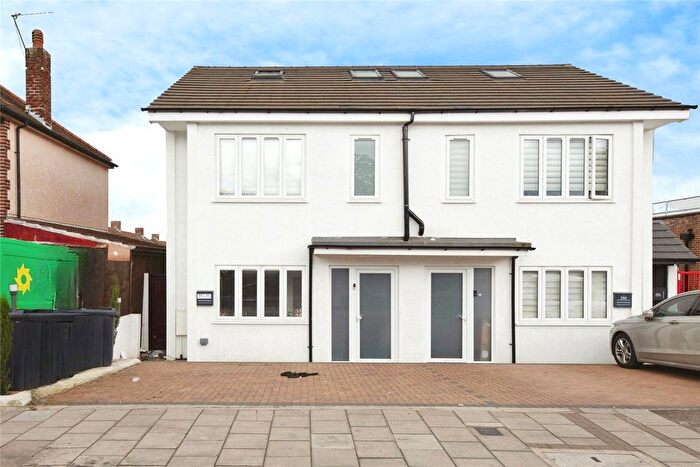 4 Bedroom Semi Detached House For Sale In New North Road, Ilford, IG6