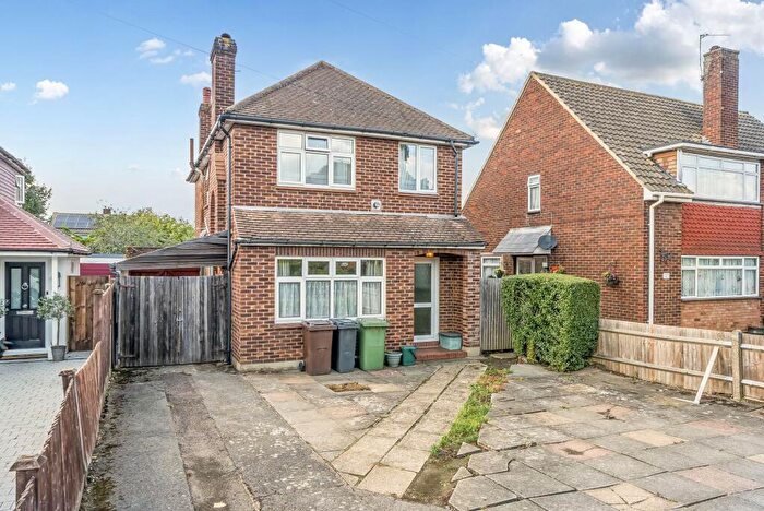 3 Bedroom Detached House For Sale In Ruxley Lane, Epsom, KT19