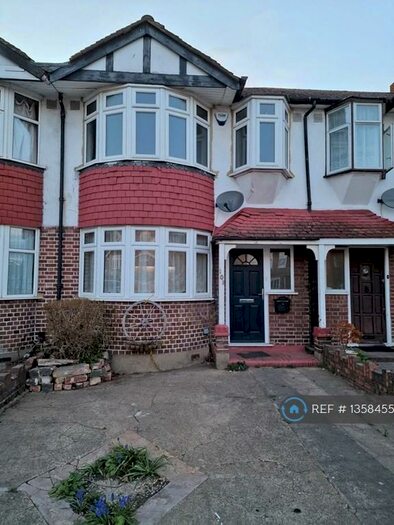 3 Bedroom Terraced House To Rent In Molesey Road, Hersham, KT12