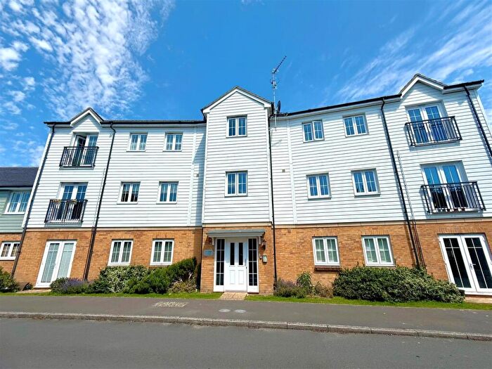 2 Bedroom Apartment For Sale In Lynn Crescent, Titchfield Common, PO14