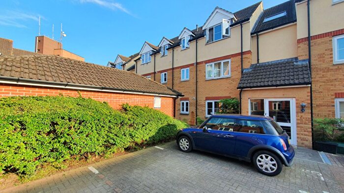 2 Bedroom Flat To Rent In Northfield Court, Pollards Way, Taunton, TA1