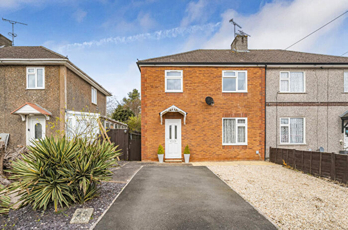 3 Bedroom Semi Detached House For Sale In Windmill Piece, Chiseldon, Swindon, SN4