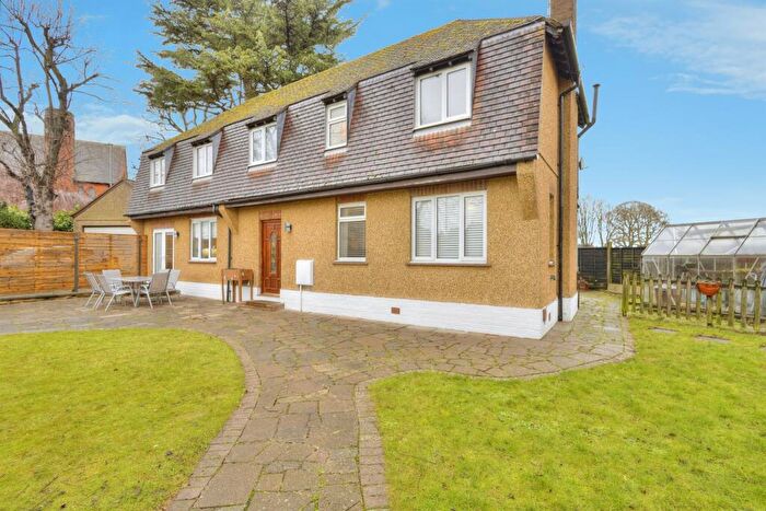 4 Bedroom Detached House For Sale In Park Avenue, Kettering, NN16