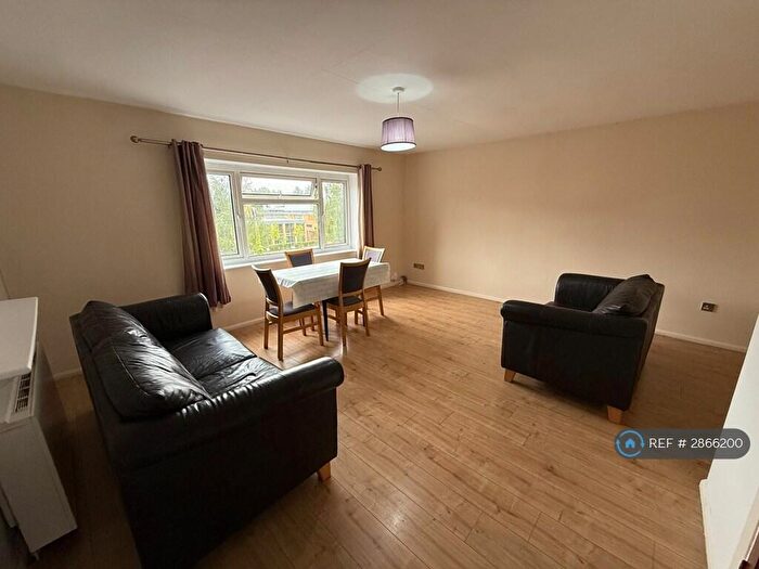 2 Bedroom Flat To Rent In Knighton Road, Leicester, LE2