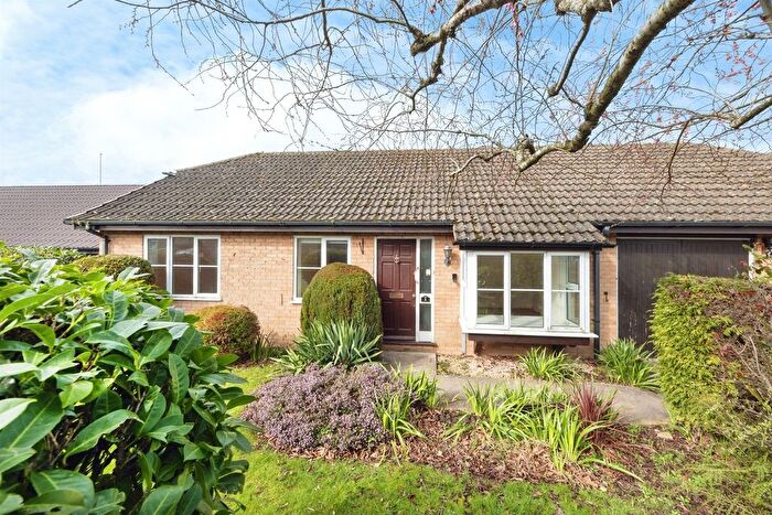3 Bedroom Detached Bungalow For Sale In Temple Close, Buckingham, MK18