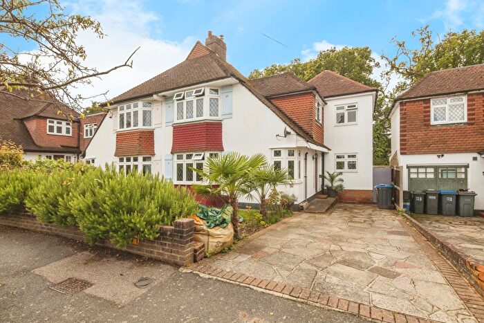 4 Bedroom Semi-Detached House To Rent In Hartland Way, Croydon, CR0