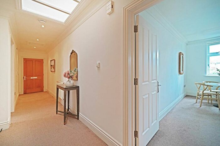 2 Bedroom Apartment For Sale In Station Road, Dorridge, B93