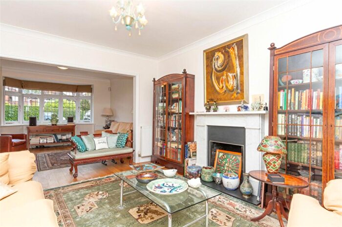 4 Bedroom Detached House For Sale In Beaumont Avenue, St. Albans, AL1