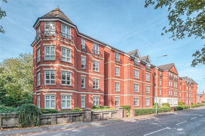 2 Bedroom Flat To Rent In St. Peters Close, Bromsgrove, Worcestershire, B61