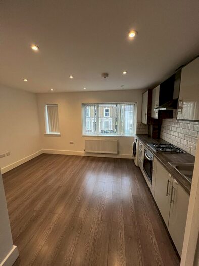 1 Bedroom Flat To Rent In Bedroom Maisonette Tottenham, London, N15