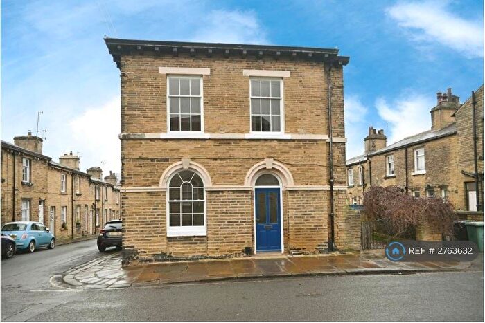 2 Bedroom End Of Terrace House To Rent In Caroline Street, Shipley, BD18