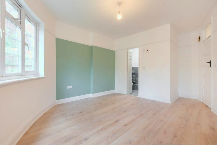 2 Bedroom Flat To Rent In Selhurst Road, London, SE25